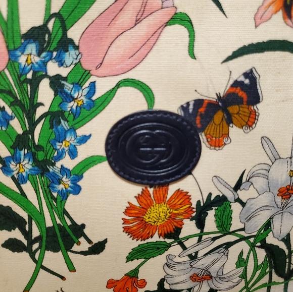 SALE ππHOST PICKππ GUCCI ACCORNERO CLUTCH, PERFECT FOR SPRING, SUMMER - Picture 14 of 15